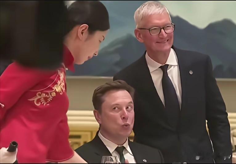 还得是马斯克！
硬是把国宴搞成了家宴[大笑]…