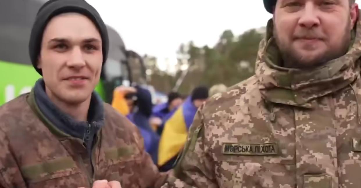 打破僵局还是例行操作？俄乌半年最大换俘落地，和平谈判仍遥遥无期。
 
当地时间4