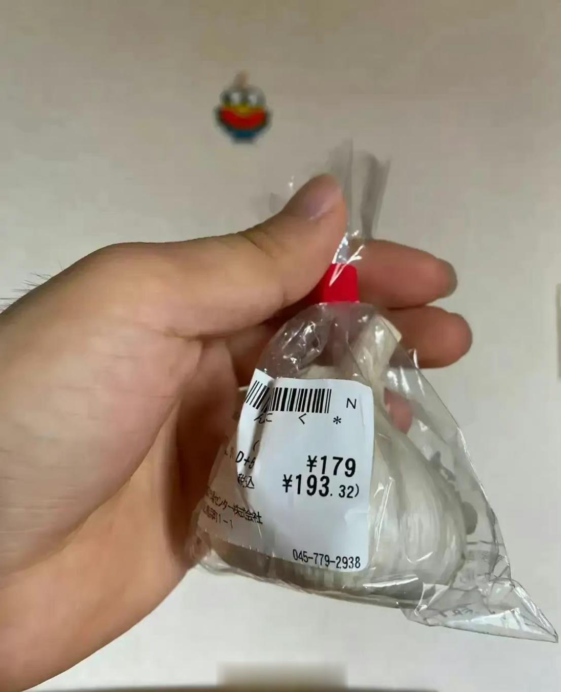 东京超市里，一头蒜的价格达到193日元。以前听说过日本的农产品都是天价，吃西瓜都