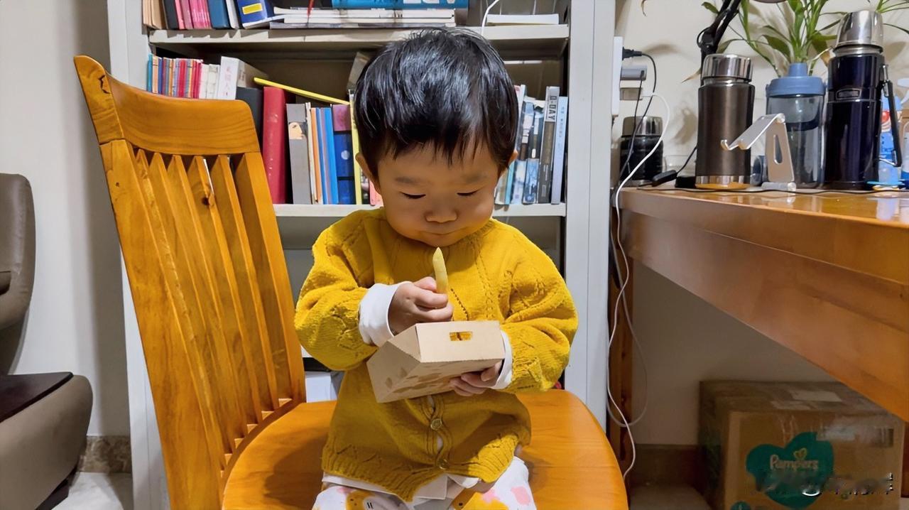 （1430）：孩子，早上好。今天阴凉，体感15摄氏度，不少人甚至夸张地穿上了羽绒