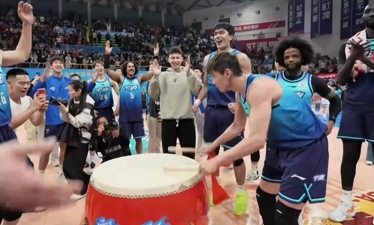 这是宁波男篮队史首次战胜广东男篮，他们真的不一样了，感觉他们教练组非常明确球员的