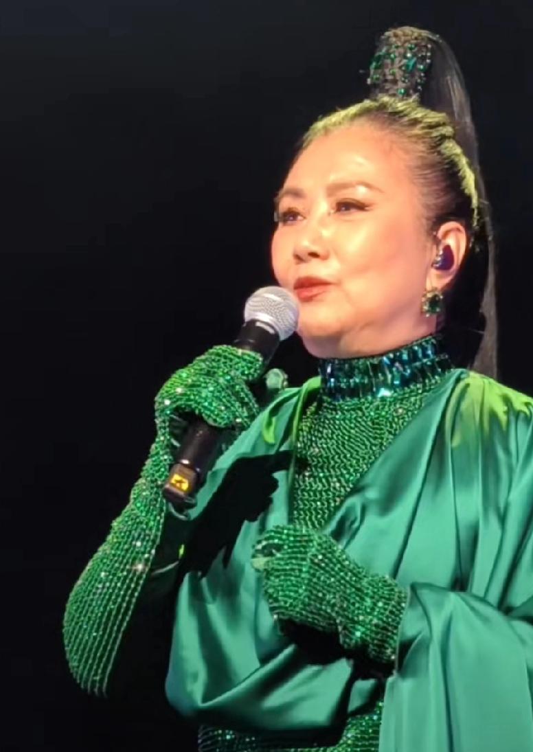 78岁汪明荃开演唱会引争议，老态龙钟仍连开多场，网友吐槽吃相难看
 
近日，78