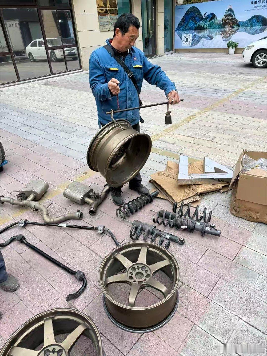 从动力总成技术架构角度讲，我最喜欢的只有两个类型。1、柴油四驱。2、三元锂单电机