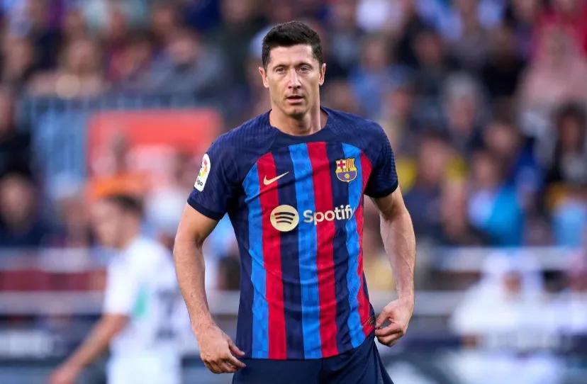 巴萨提前续约莱万遭拒，哈维被迫重新引援!
由于巴萨和大巴黎达成登贝莱的转会协议，