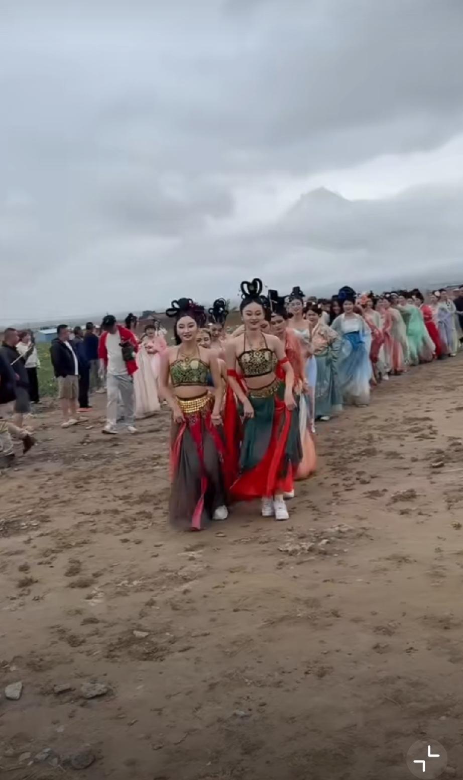 宁夏西瓜因前两年“坐地涨价”“瓜农打人”事件在网上发酵，导致口碑下降。今年为了挽