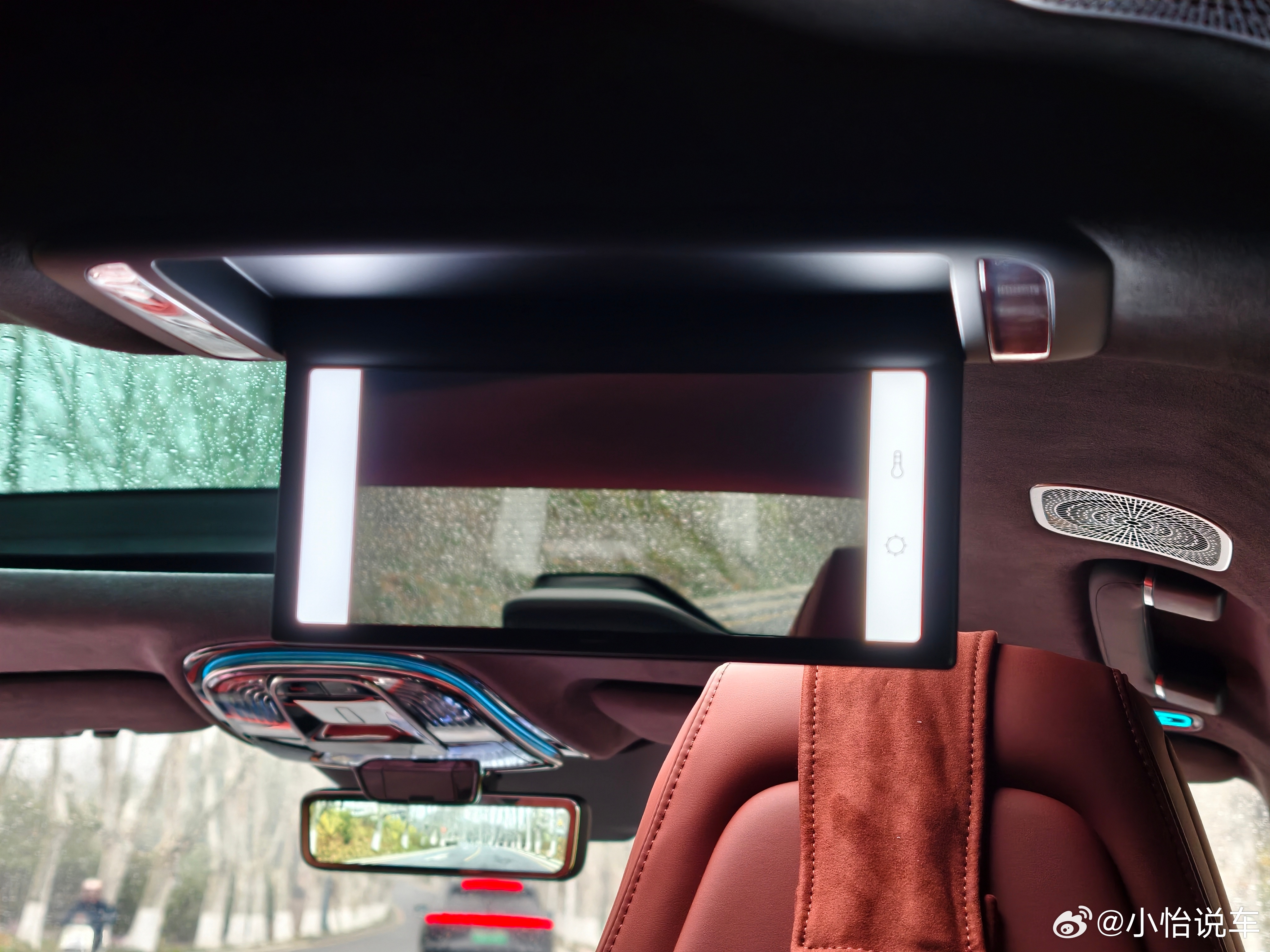 仰望U7这后排补光镜，对爱美的人真的太友好了而且是每个座位都独立配一个，以后跟闺