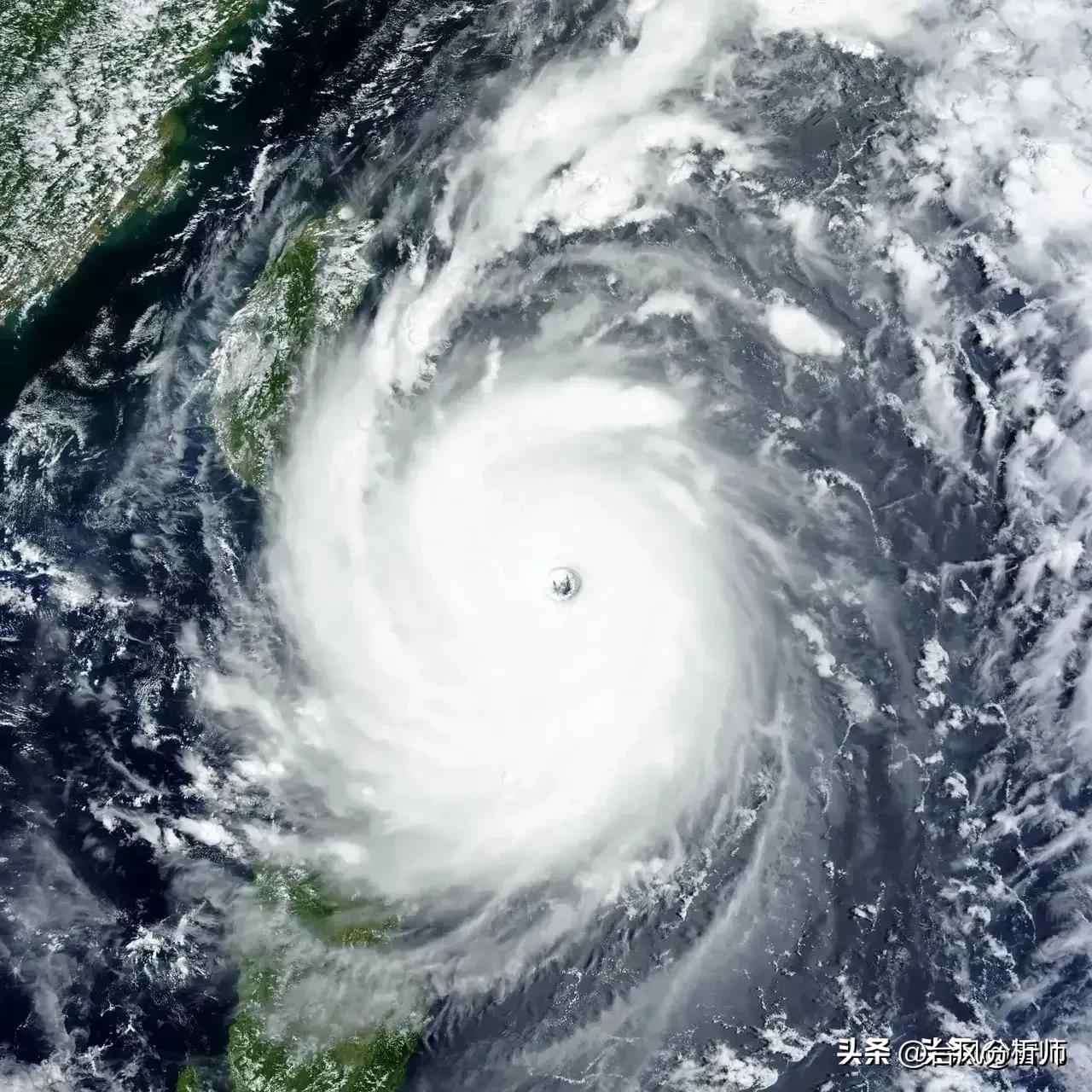 今年第14号台风鲸鱼最新消息？
据天气ECMWF 台风预报显示，个人观点分析，有