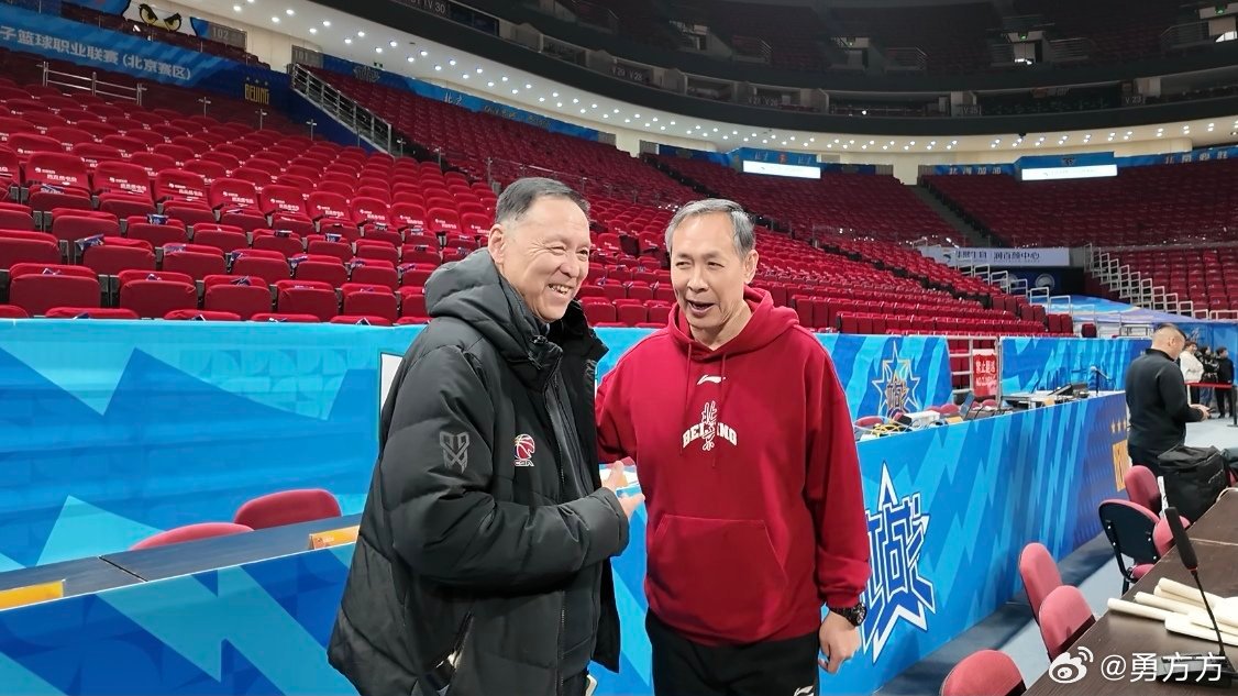 北京男篮vs天津男篮 麦基今天将第一次面对大外援的考验，我问张德贵指导准备怎么对