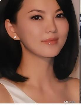 别太天真了，说李湘是因为“炫富”才被禁言的，这种话也就骗骗外行。

她那几万的早