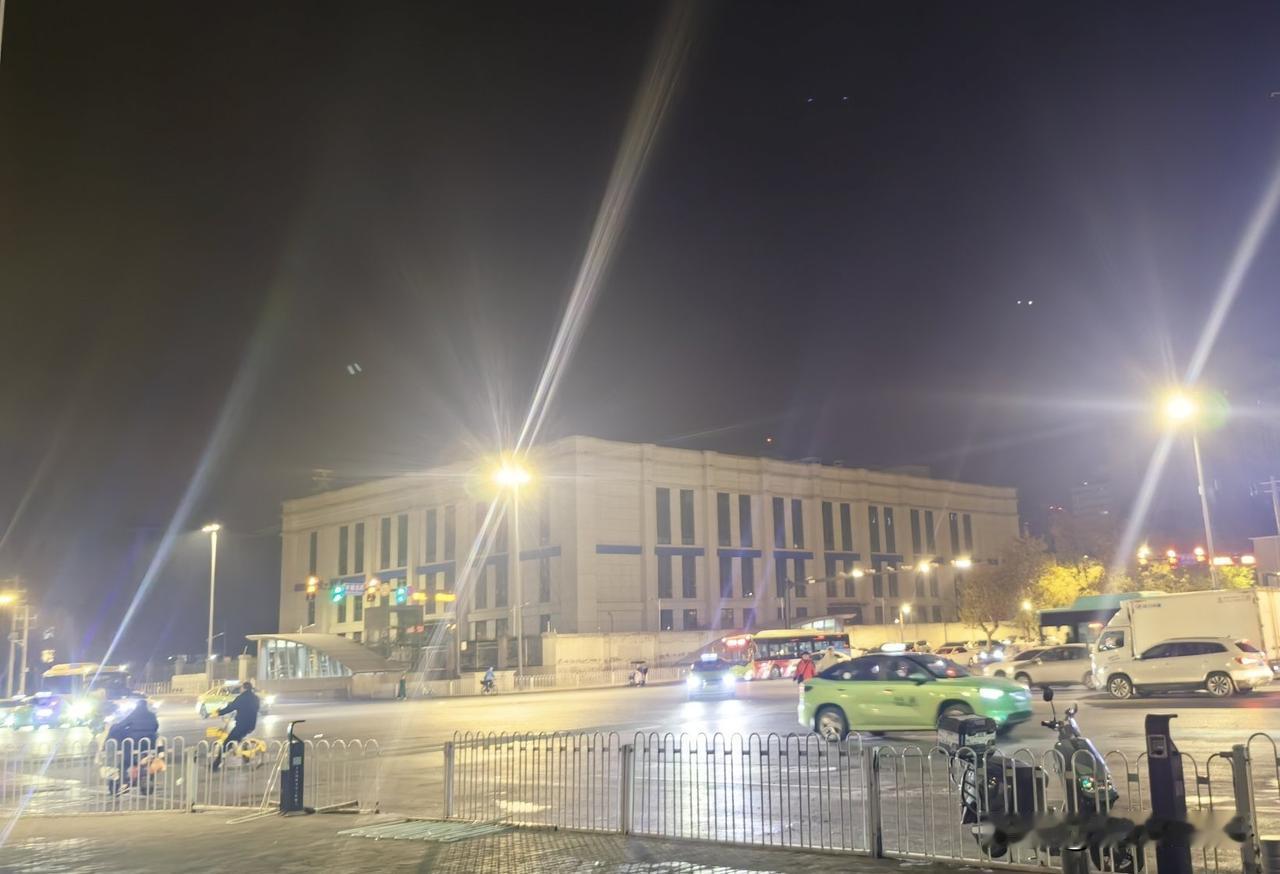 我该用什么词语，
来形容当代的初中生？
作为一个土木人，
这几天休假，
接送了几