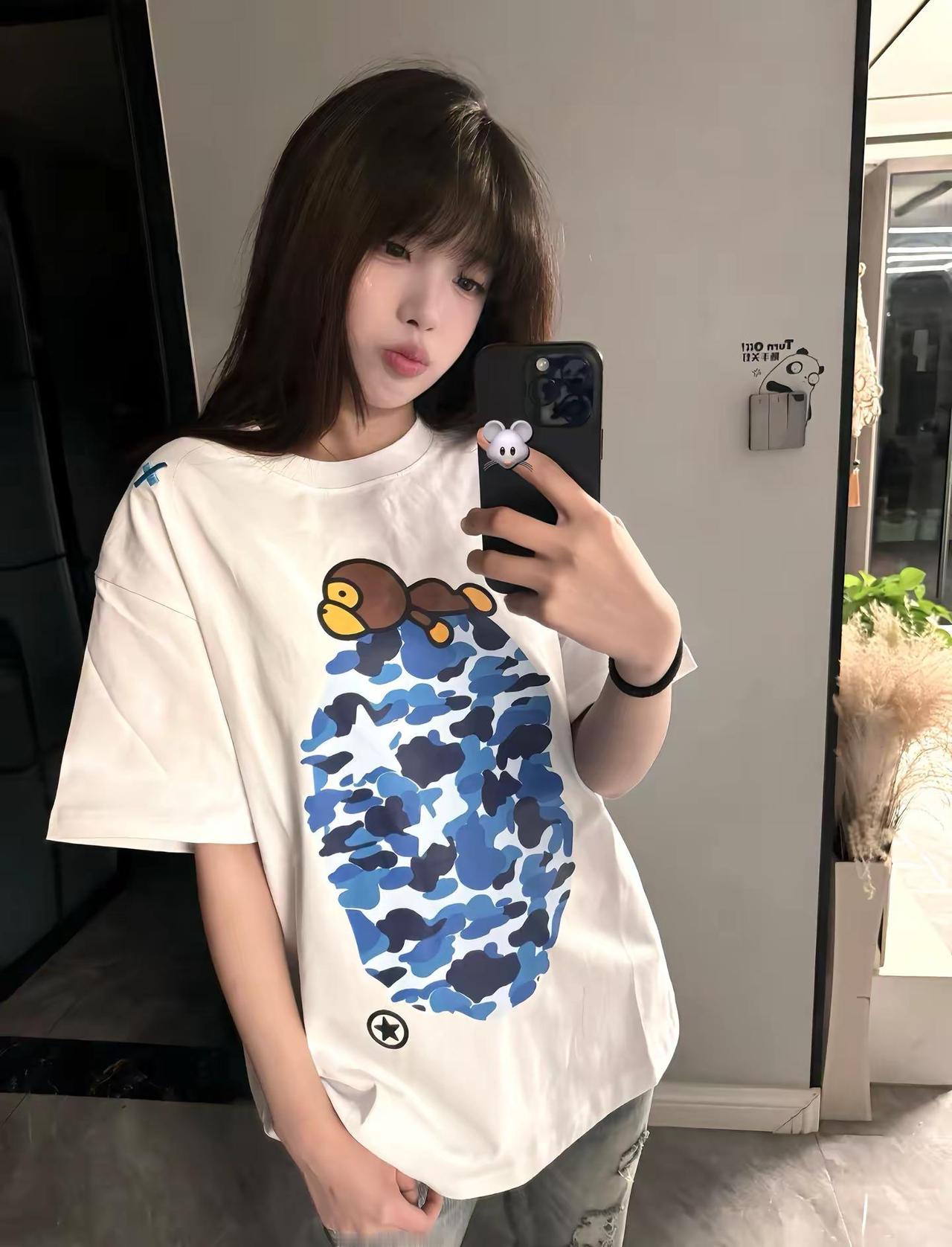 我们应该坐在一起发呆 发很久很久的呆 然后我说 人类好渺小啊 你说 但是 爱很伟