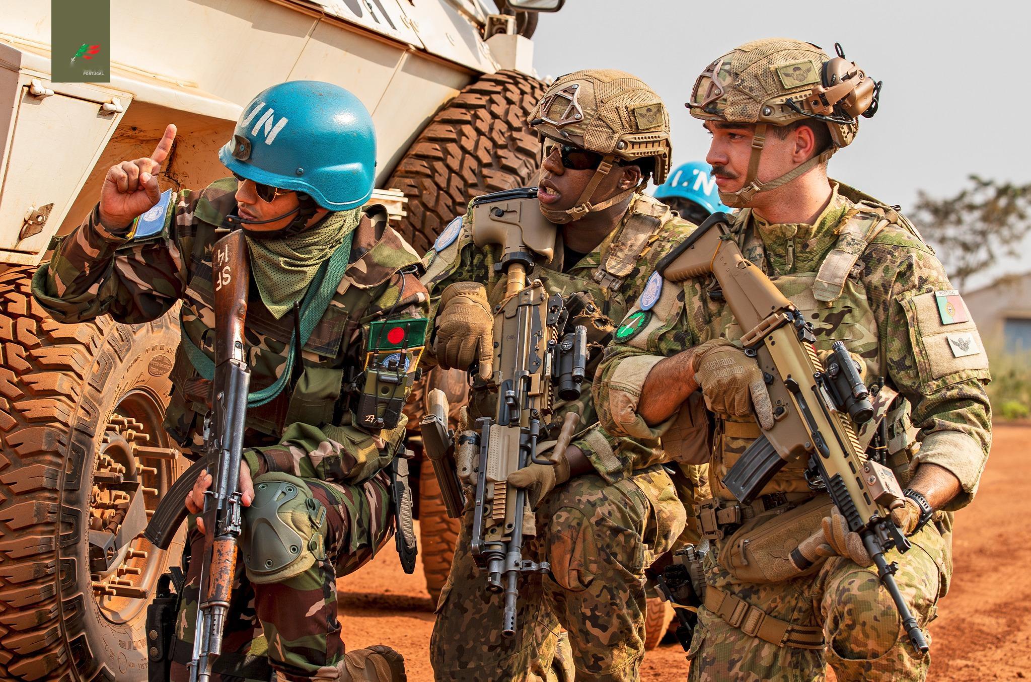 葡萄牙与孟加拉驻中非维和部队联合训练，孟加拉使用步枪为56冲烽火问鼎计划