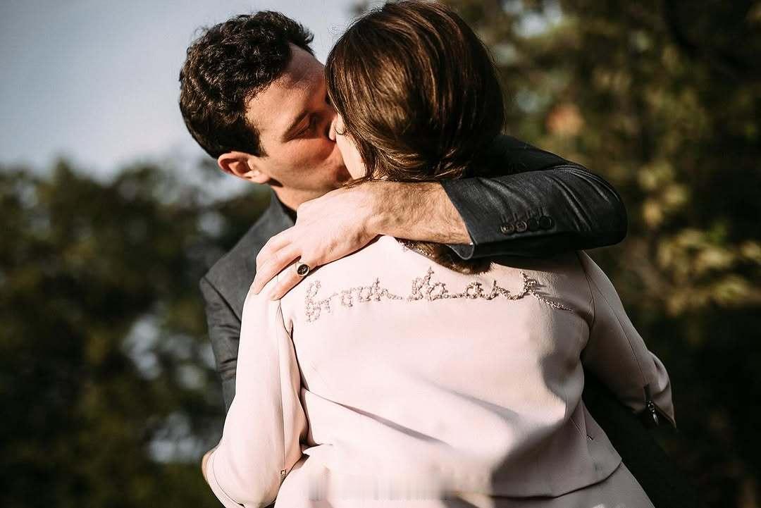 英国王室[超话]  昨天是约克尤金妮公主和Jack Brooksback结婚7️
