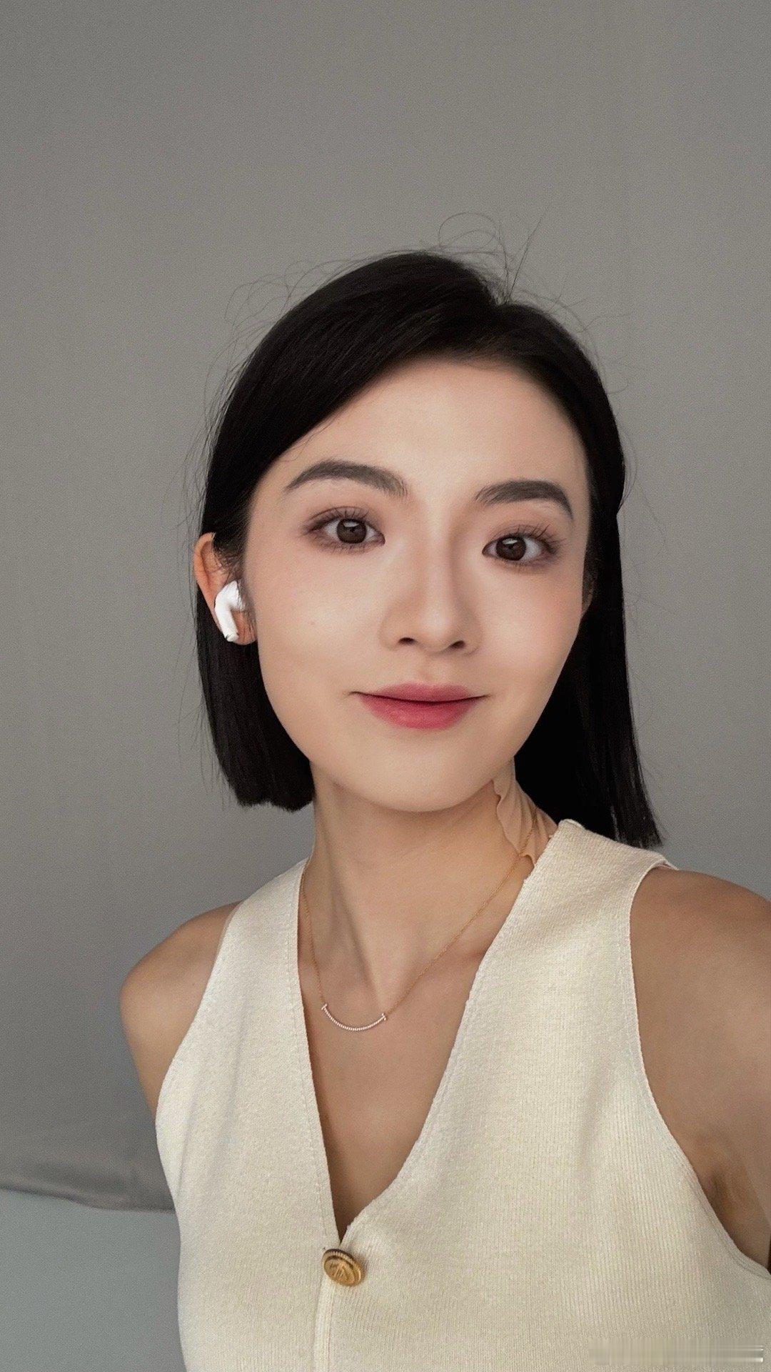 打卡工作照[yeah][yeah][yeah]周末愉快宝子们，晚上发互动红包🧧