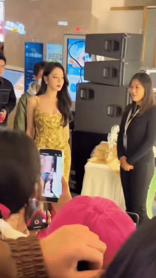 这种才是顶级美女[赞]要脸蛋有脸蛋，要身材有身材，要身高有身高[赞]