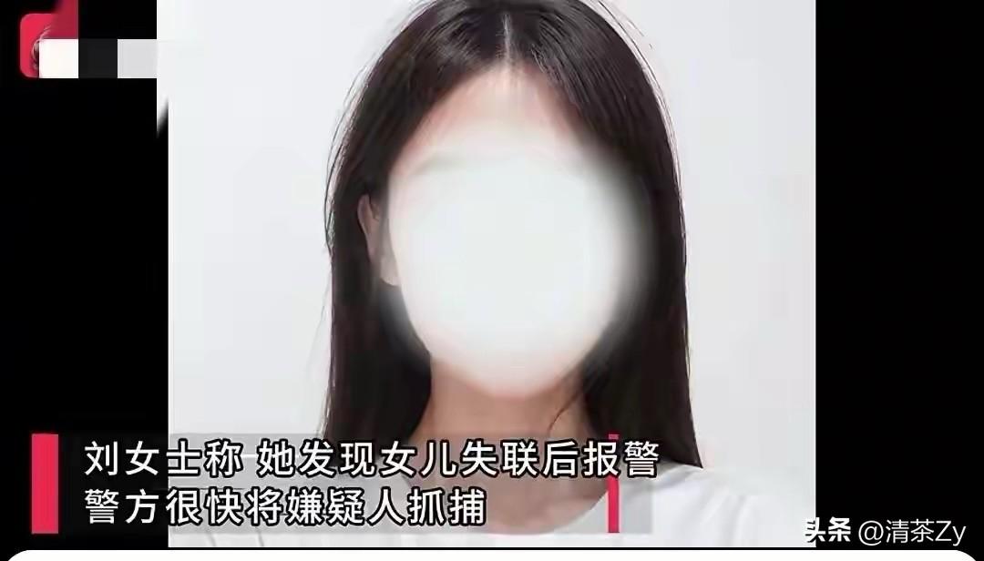 小娜出生于2010年，案发时刚初中毕业只有14周岁，与凶手周某某同住一个小区，二