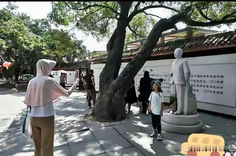 吴石将军的故居，坐落于福建螺洲镇，这几天，因一部热播剧《沉默的荣耀》，慕名而来的