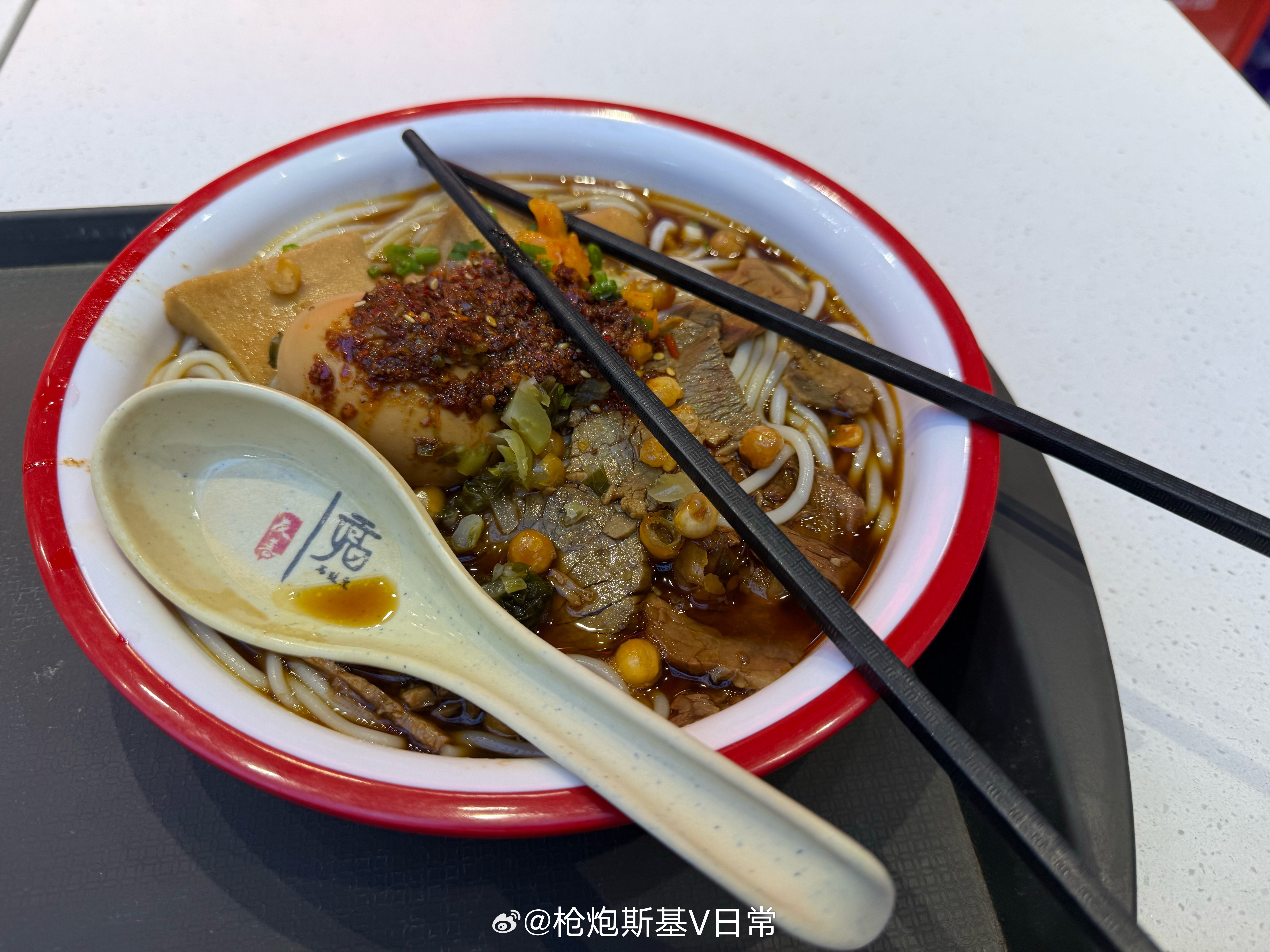 深圳机场又吃了一碗粉。。。。[笑cry]，下次机场再不吃粉类的了。。。 ​​​
