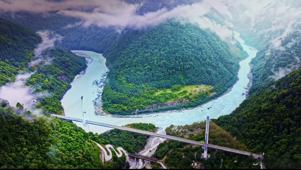 困难如磐石，毅力似涓流，岁月流转间，磐石亦被穿。