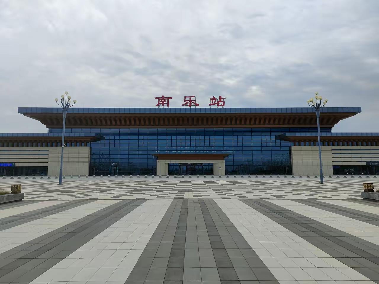 磅礴大气的济郑高铁南乐站！这次高铁站建设的真气派，作为一个县级站，缺点就是离县城