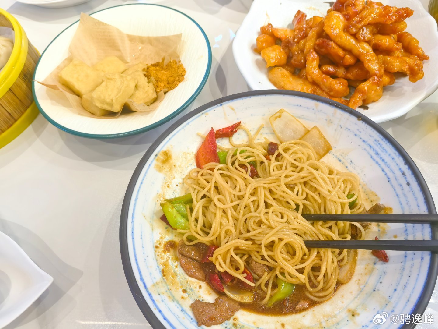 继续吃面