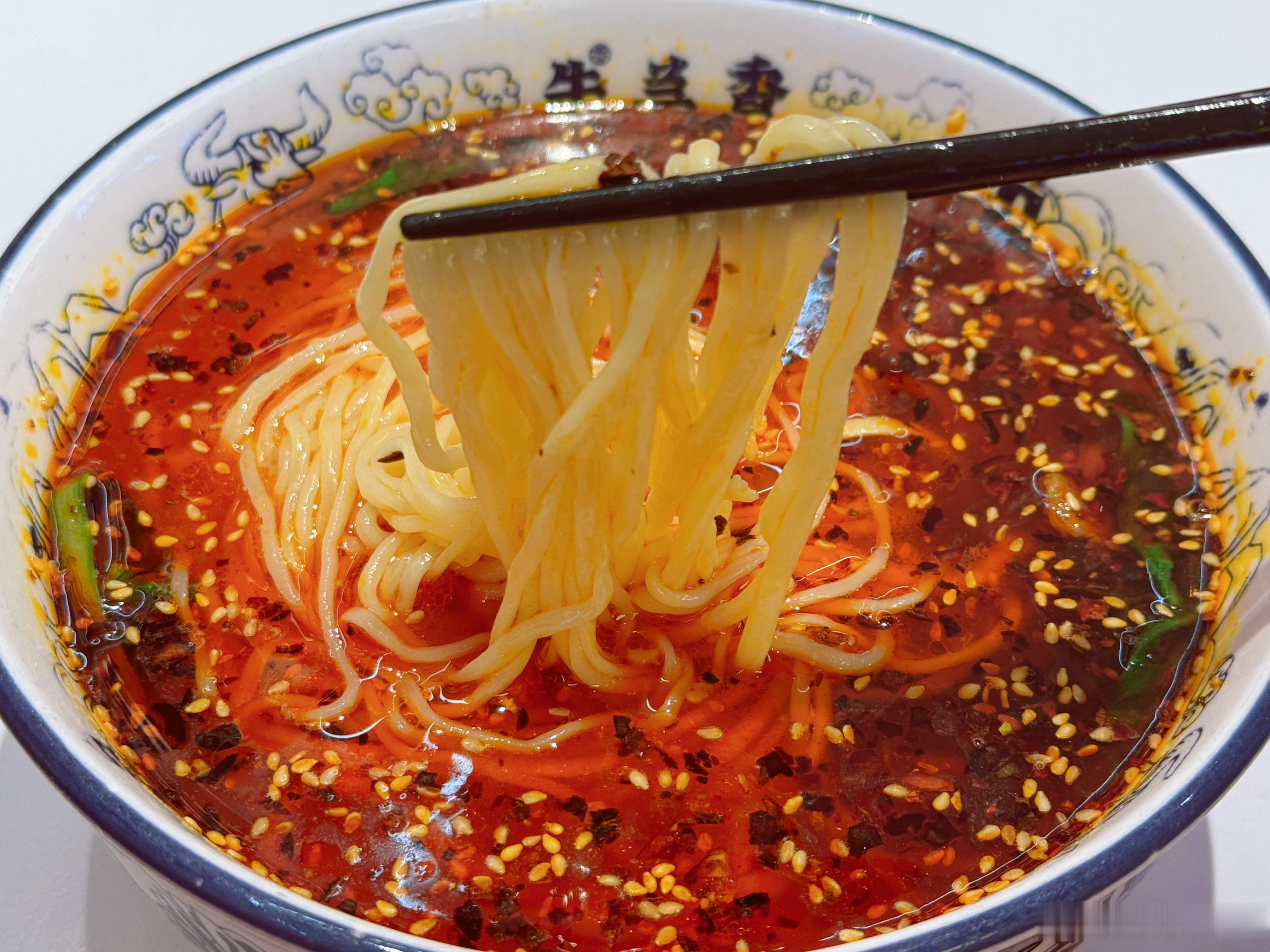 中午不想做饭了，Kiwi打完球，带他吃兰州拉面🍜爱在每一餐带娃随手拍在微博过暑