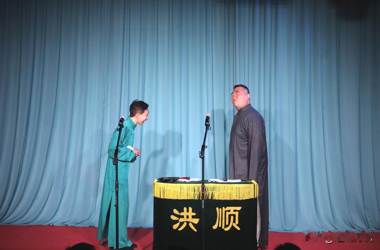 本场首演拉开2026暑期消夏曲艺展演序幕，五段精品相声轮番登台，传统经典段子与贴