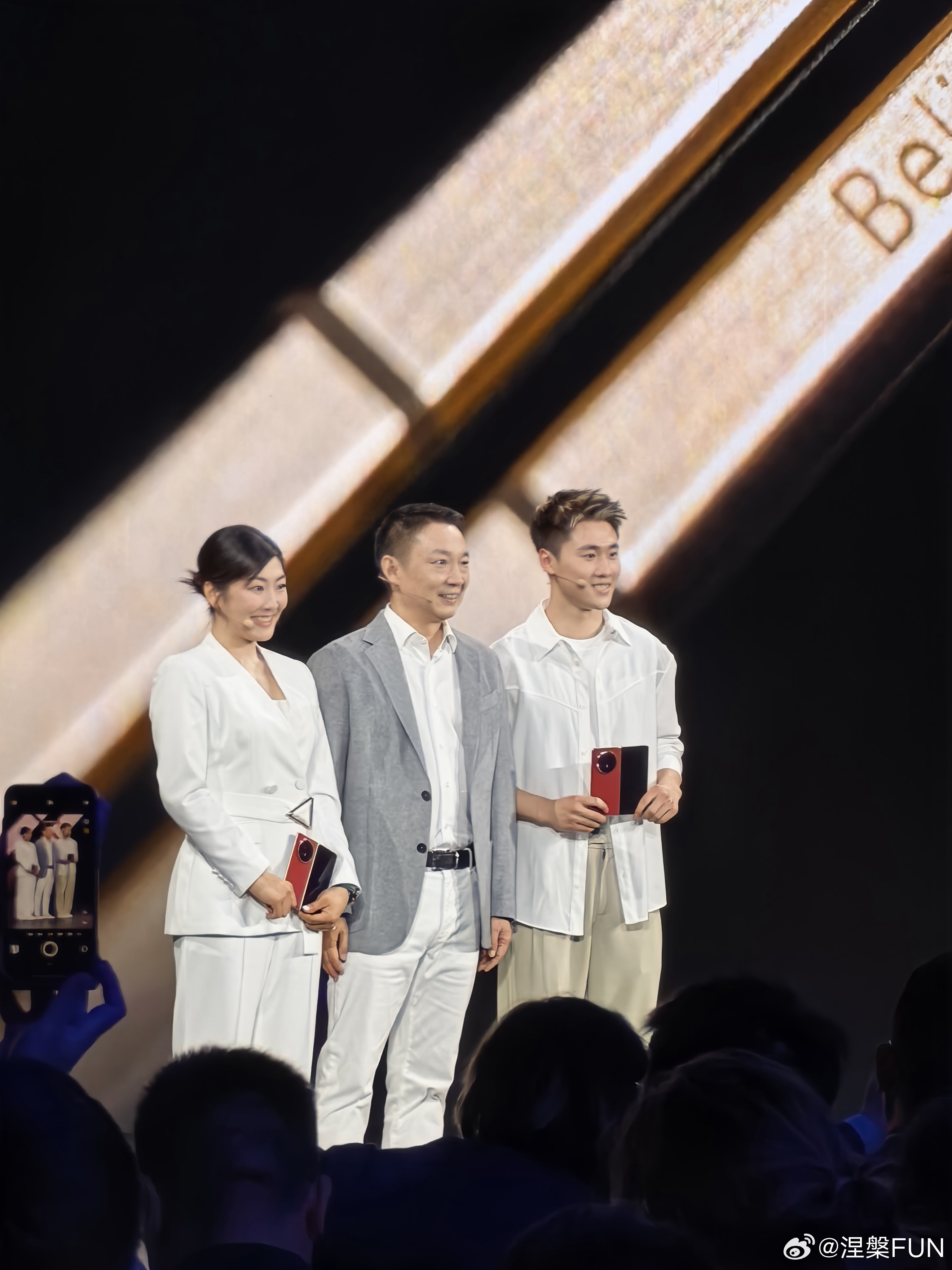 荣耀Magic V6价格公布，和去年比价格一样，各方面都很顶，可以下单了！ 