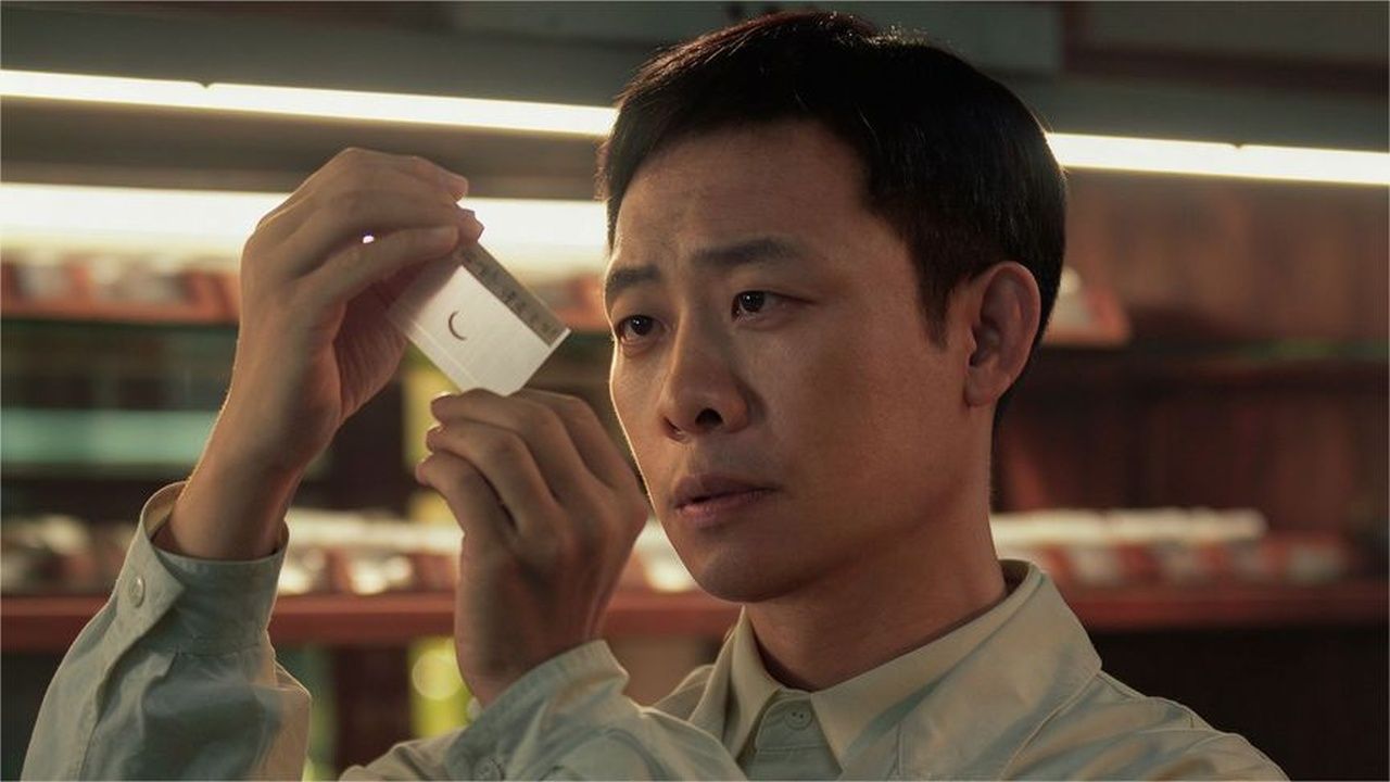 国庆档首日票房出炉！《神探之痕迹》断层夺冠，陈思诚又赢麻了