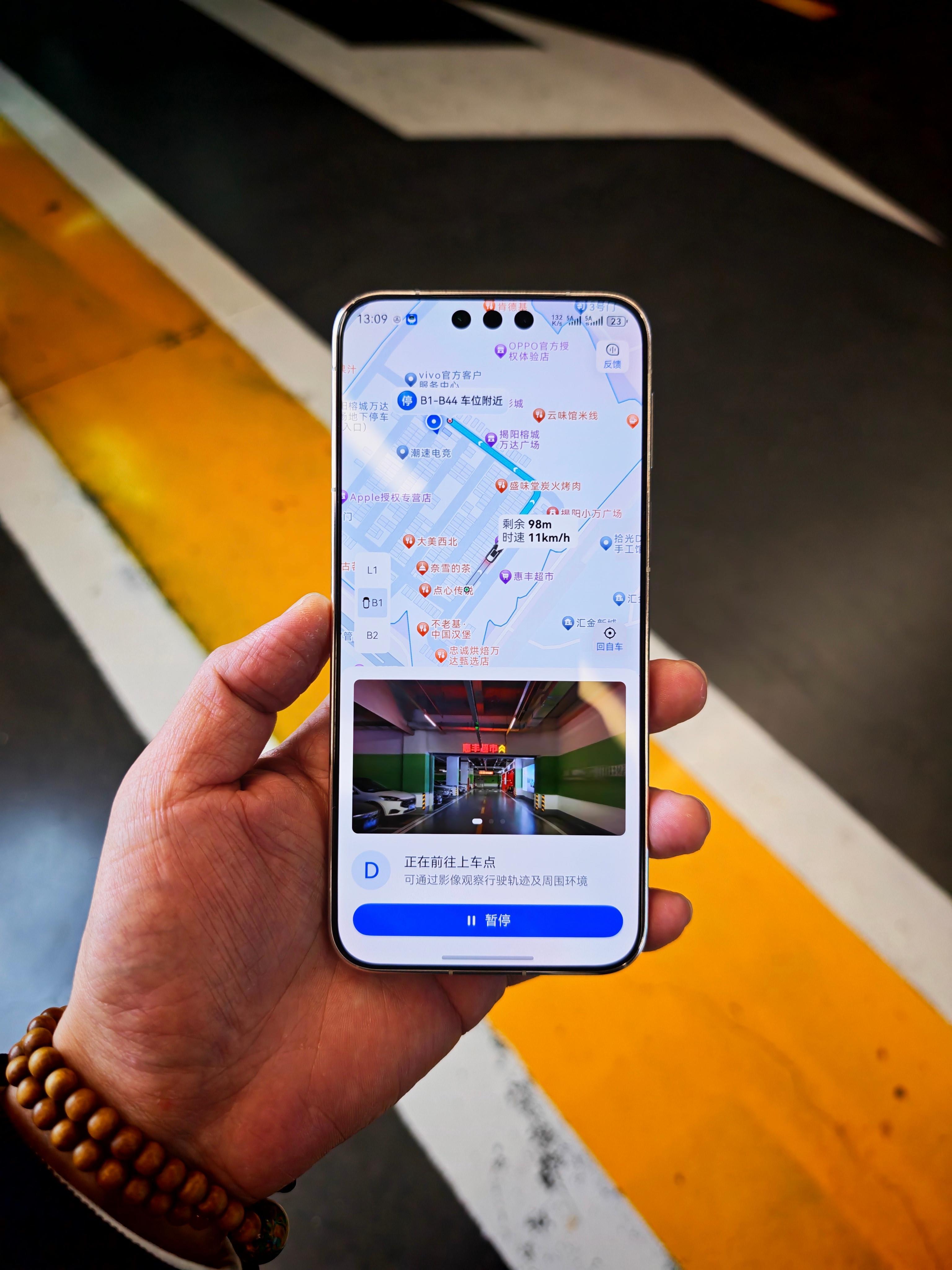 享受科技带来的更多便利，此刻的幸福感拉满。去商场，车停在另外一边，逛完超市买了东