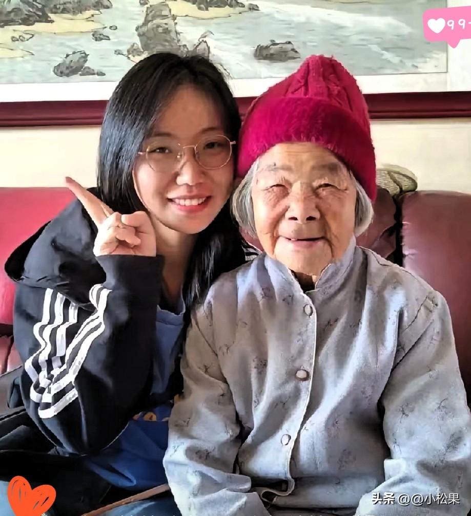 破防了！26岁沪漂姑娘为省钱，和上海68岁阿姨同住六年，阿姨患上老年痴呆只认她，
