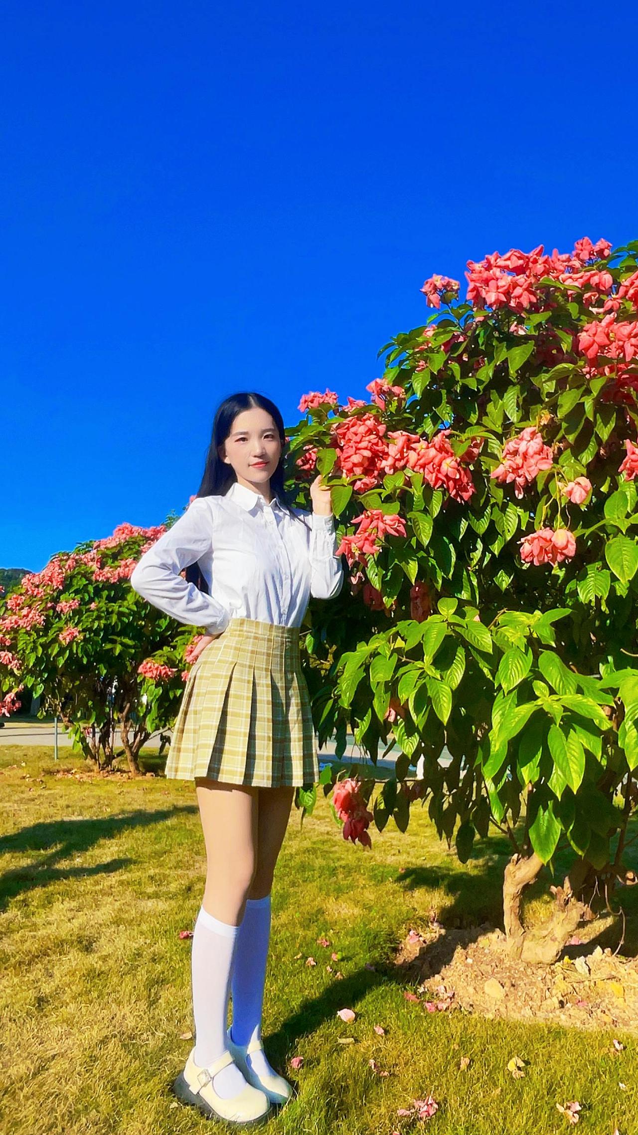 人生最好的作品就是自己，哪怕无人欣赏也要学会独自绽放美女 今日穿搭 甜美女孩