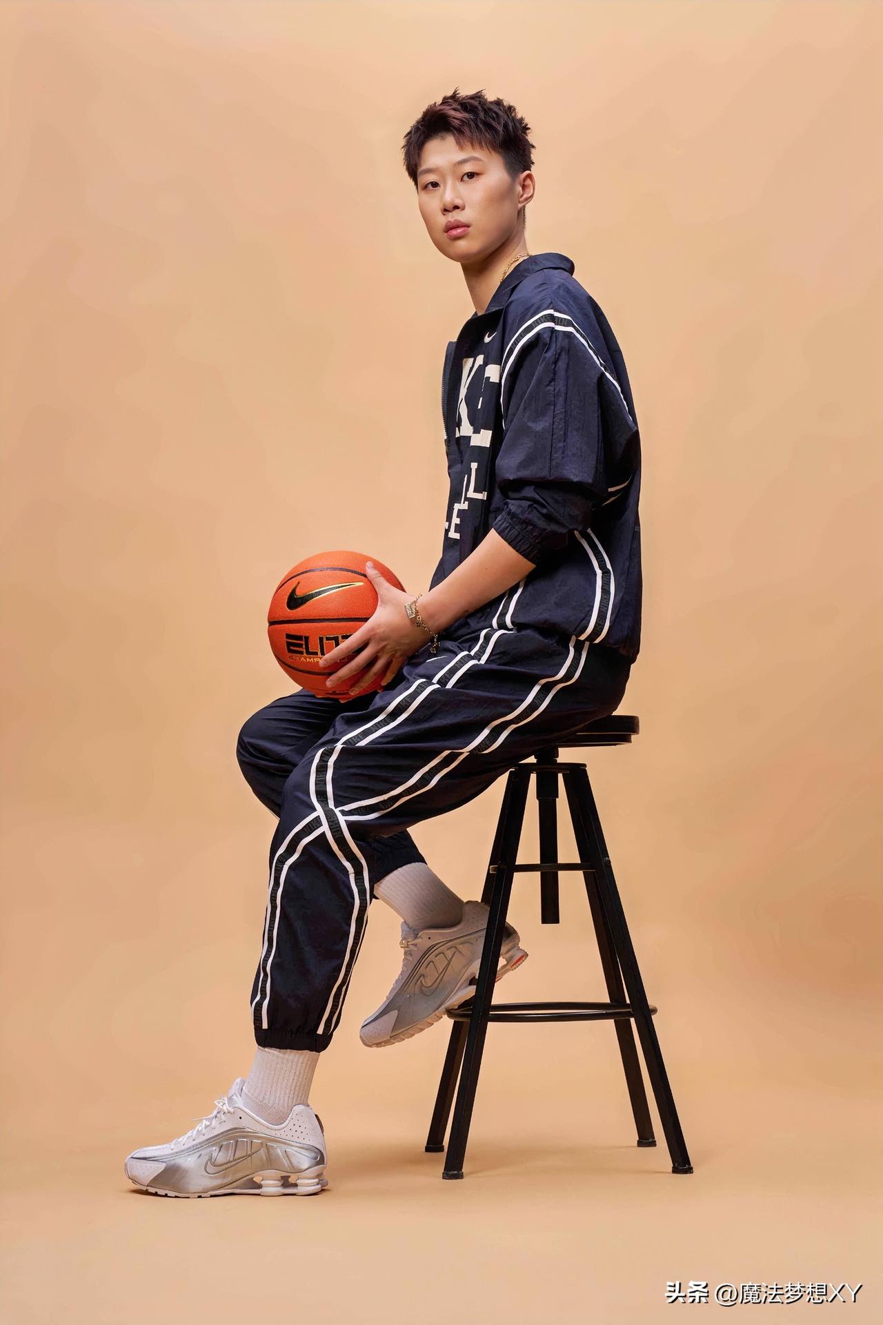 看到中国女篮有望征召邓雨婷
我真的绷不住了
不是后卫人手不足的问题，而是
除了王