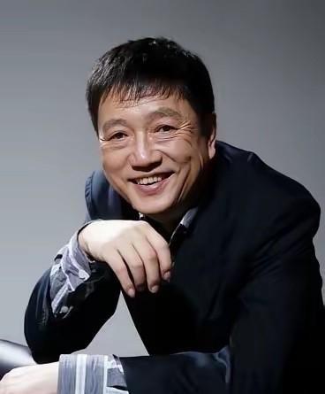 演员秦焰去世的事儿，把很多人的心理防线给撕开了。
咱们跟着看娱乐圈的热闹，总觉得