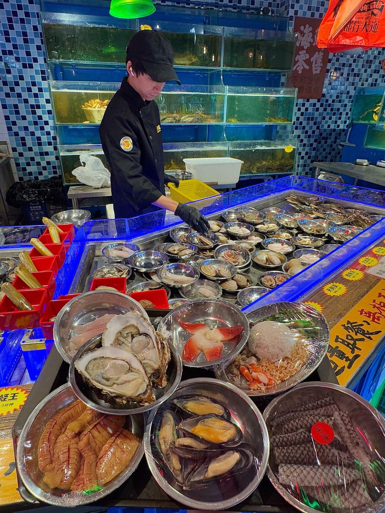 最近，有媒体揭露了一些超级隐秘的“私密餐馆”，这些地方不是普通吃饭的点子，而是专