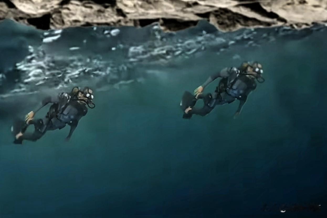 斯科特知大卫两位钓友，在田纳西河和尼卡杰克湖追捕一条大鲶鱼，夜间23时许，大鲶鱼