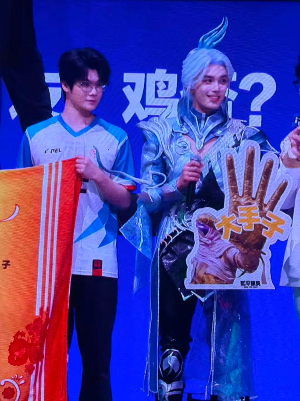 吴磊33王牌大手子恭喜吴磊&33王牌大手子小队斩获明星表演赛冠军！配合默契发挥亮