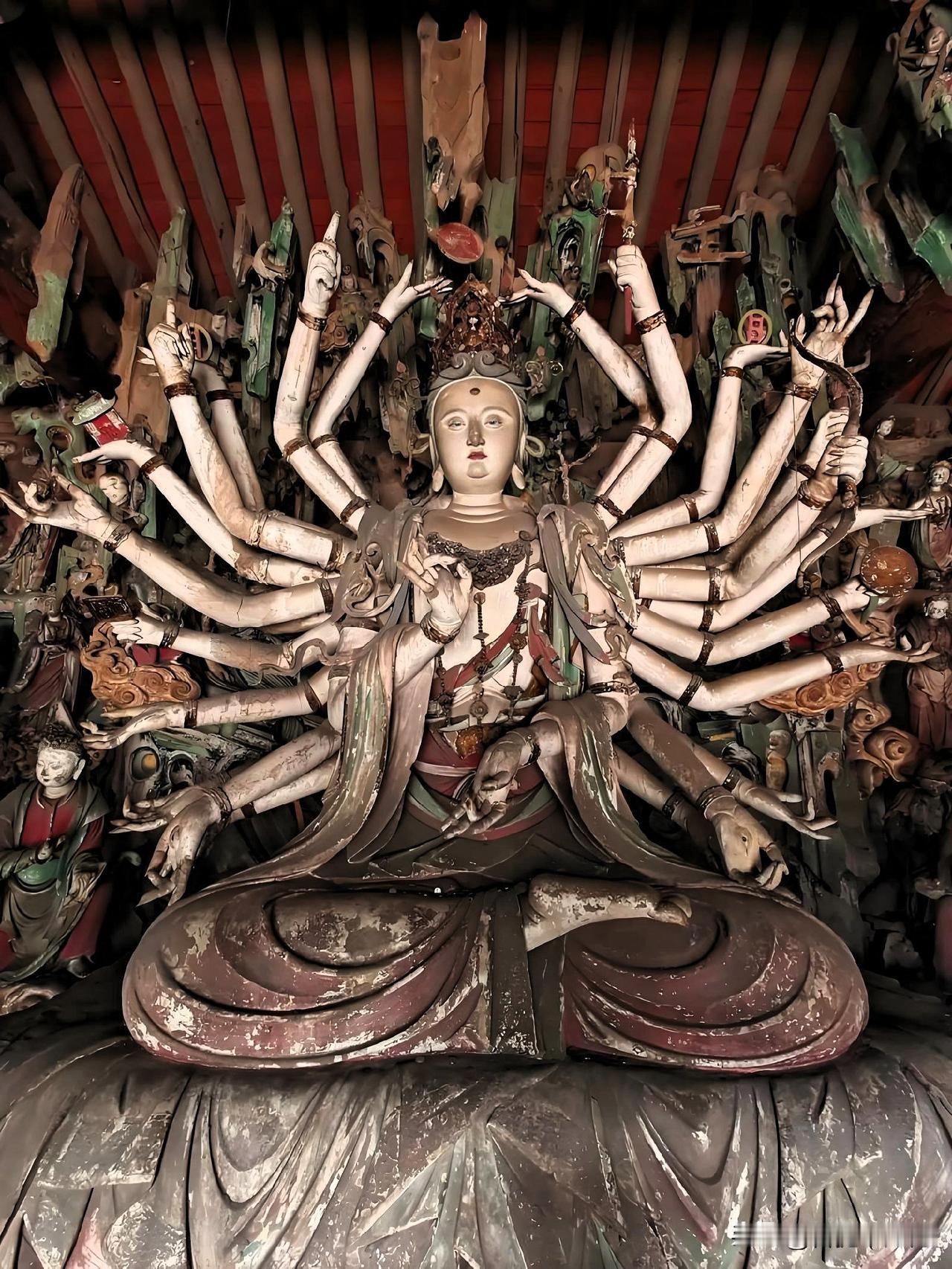 平遥双林寺的千手观音，看完才懂什么叫东方彩塑天花板
 
进双林寺菩萨殿第一眼，就