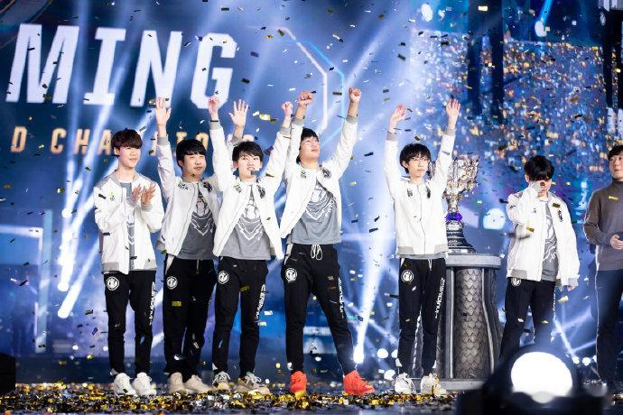 一个个办活动不带他，办比赛没他事，没流量，一个个热度顶他好几十倍，怎么办？只能抓