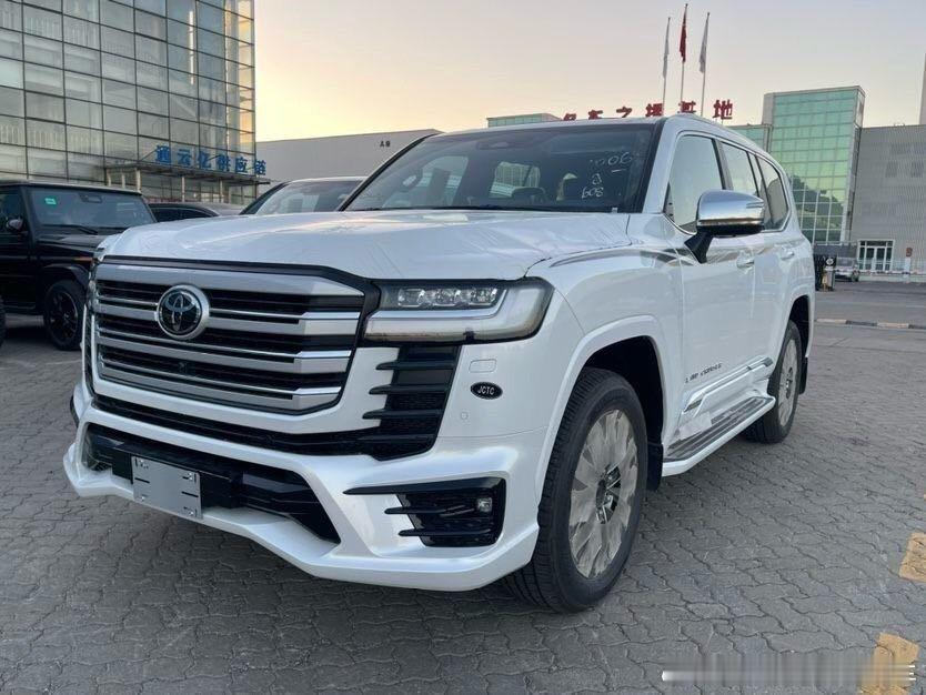 25 款LC300 VXS单差满配颜色：白/黑红LX600同款底盘  舒适度最高