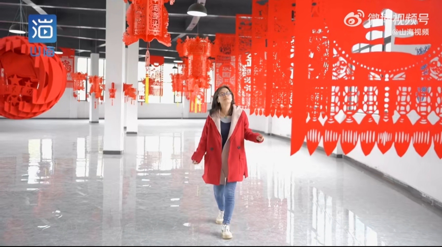 #湘妹子返乡创业将宫灯卖到故宫#自主创业，敢于拼搏，这样的湘妹子让人钦佩，实在话