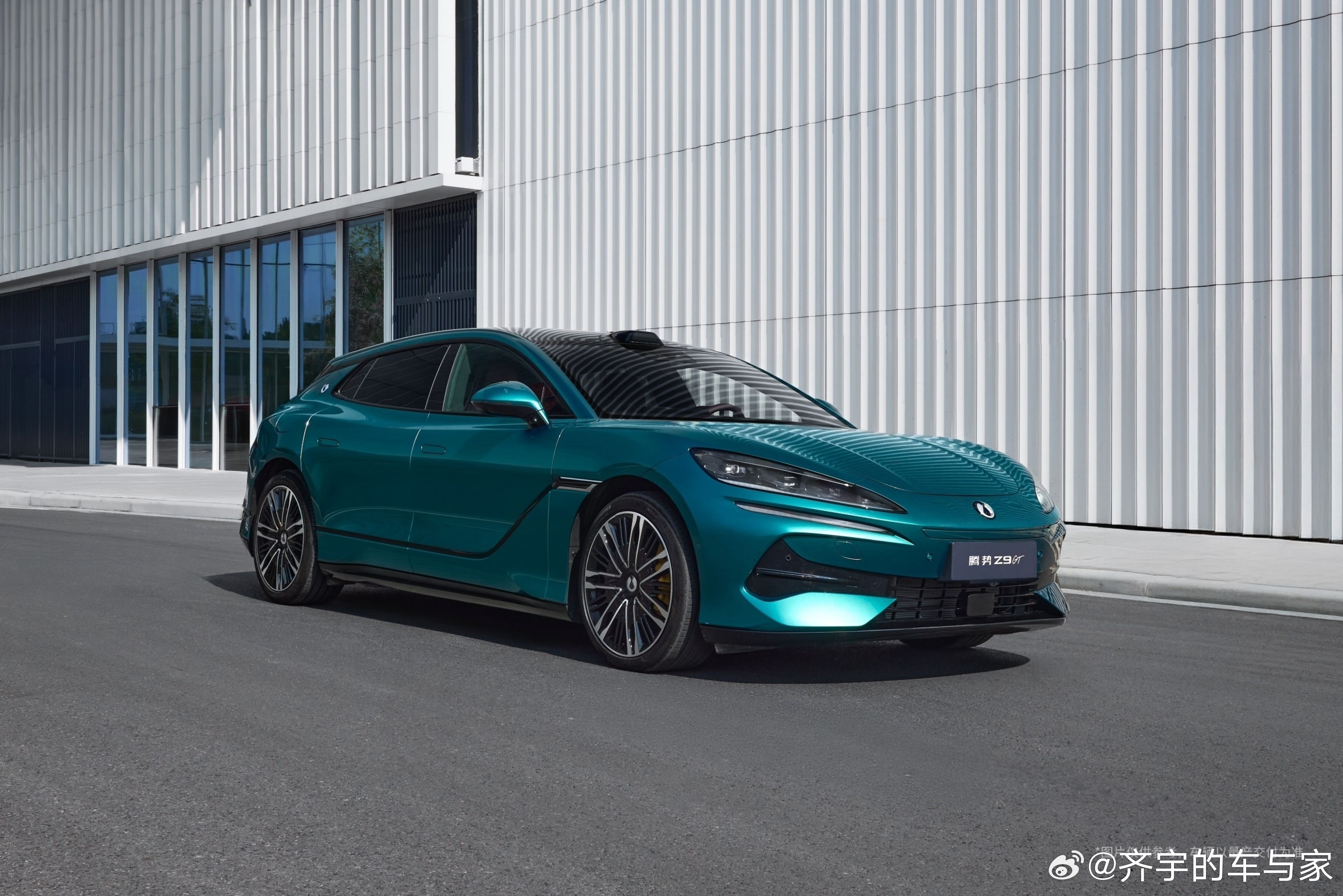 全新腾势Z9GT要来了，3月5日发布会见，先说几个重点，1，1000V高压平台2