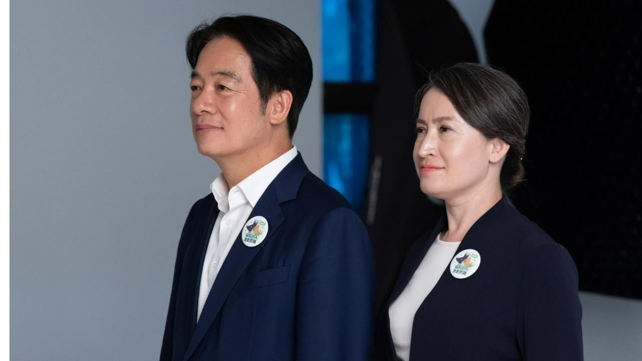 风向突然变了？赖清德喊话两岸交流，关键时刻，台校贴出五星红旗





新北市一