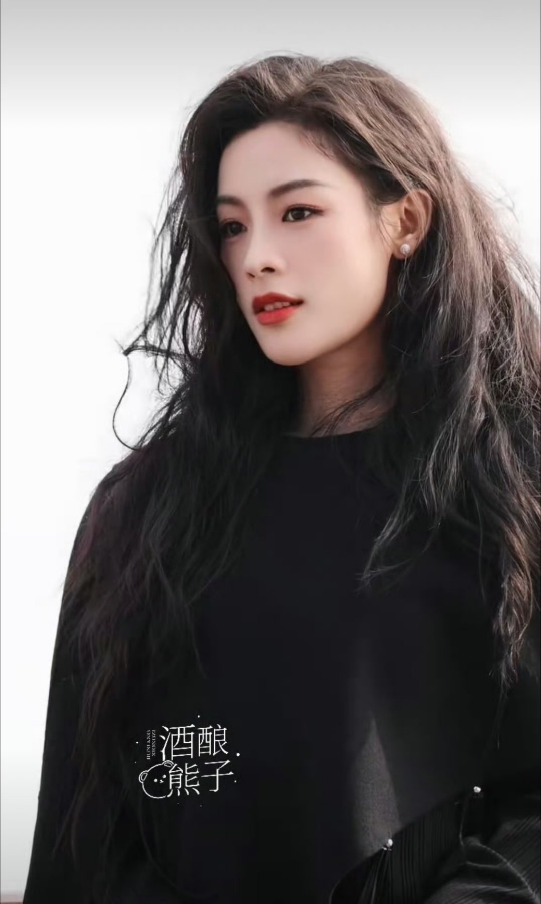 陈丽君荣誉之夜路透[照相机]大波浪all black造型好港噢，和《我的大观园》