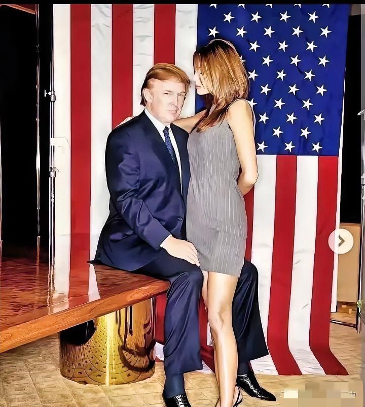 那年特朗普52岁，看见红裙梅拉尼娅眼都直了，凑上去要电话，结果被姑娘霸气“反杀”