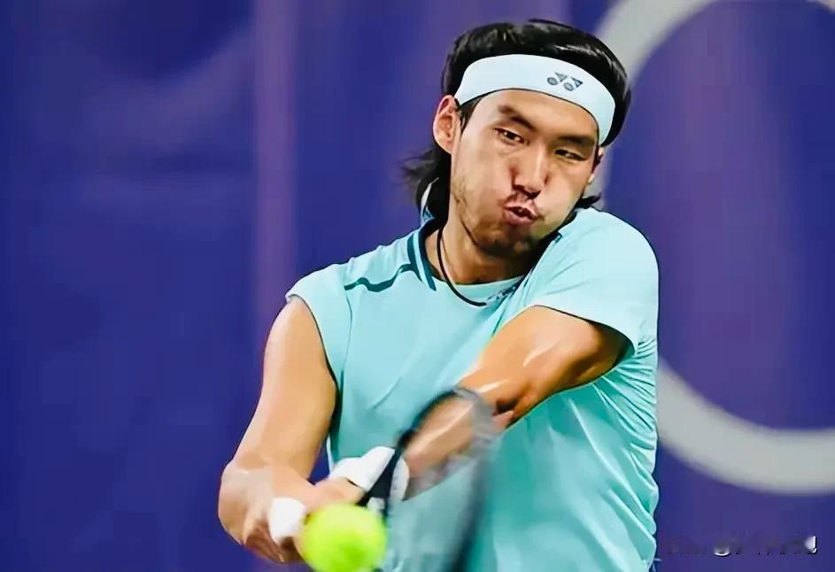 布云朝科特在CH125诺丁汉站男单第一轮2-6/5-7输给🇬🇧范纳利，没能与