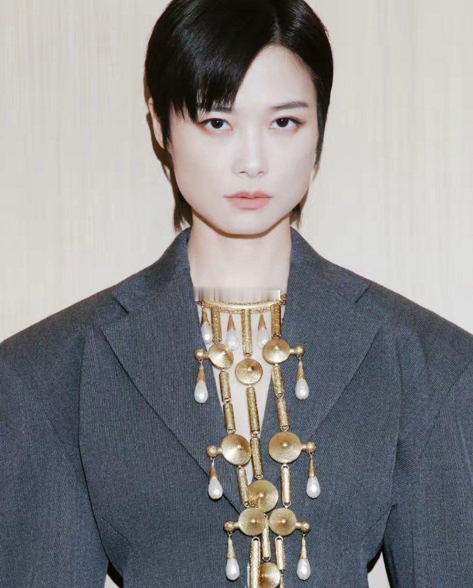 天呐，李宇春你藏的也太深了吧查了下才知道，41岁的李宇春，竟然有了这么多压轴出场