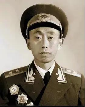 1983年，一位西路军老兵在医院看大门的时候，没招谁没惹谁，居然被人活活打死了。