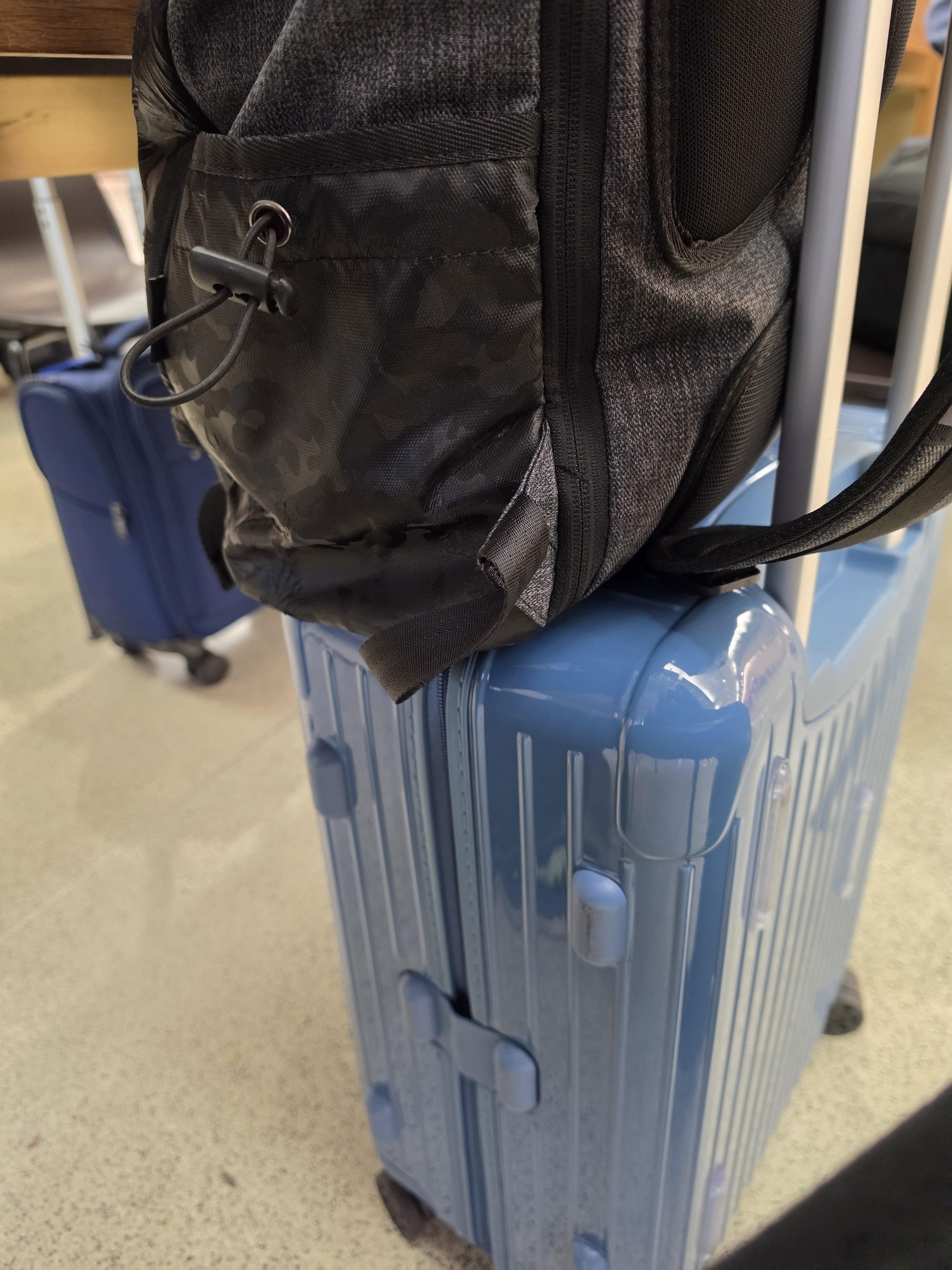 想我的9950X3D了，所以决定提早一天回家早早就过了安检，才发现里面没什么好吃