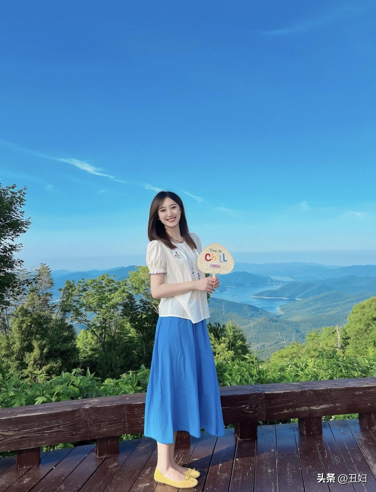 记录我的2026阳光下的野餐时光，笑靥如花，享受自然的美好。